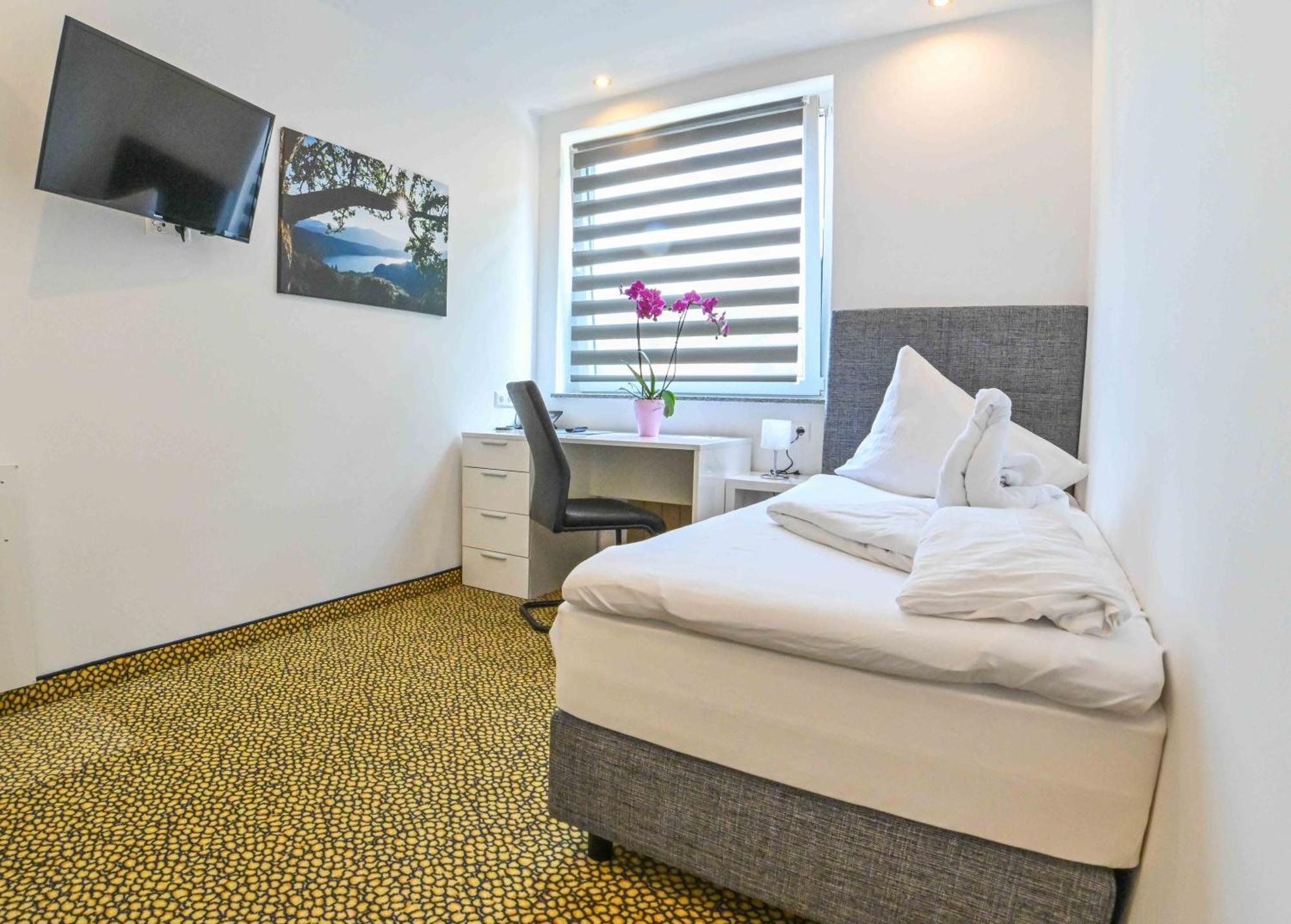 Hotel Bellevue Seeboden Room photo